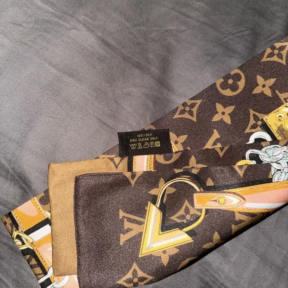 Louis Vuitton Monogram Confidential Bandeau Scarf - Picture 4 of 4